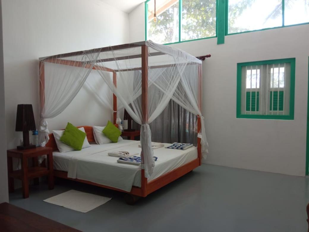 Beach House Kalukatiya - Family Villa, Seaview Room, Garden Room 迪克韦勒 外观 照片