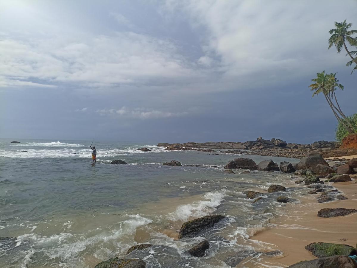 Beach House Kalukatiya - Family Villa, Seaview Room, Garden Room 迪克韦勒 外观 照片