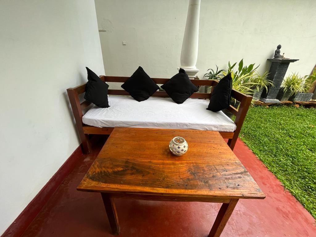 Beach House Kalukatiya - Family Villa, Seaview Room, Garden Room 迪克韦勒 外观 照片