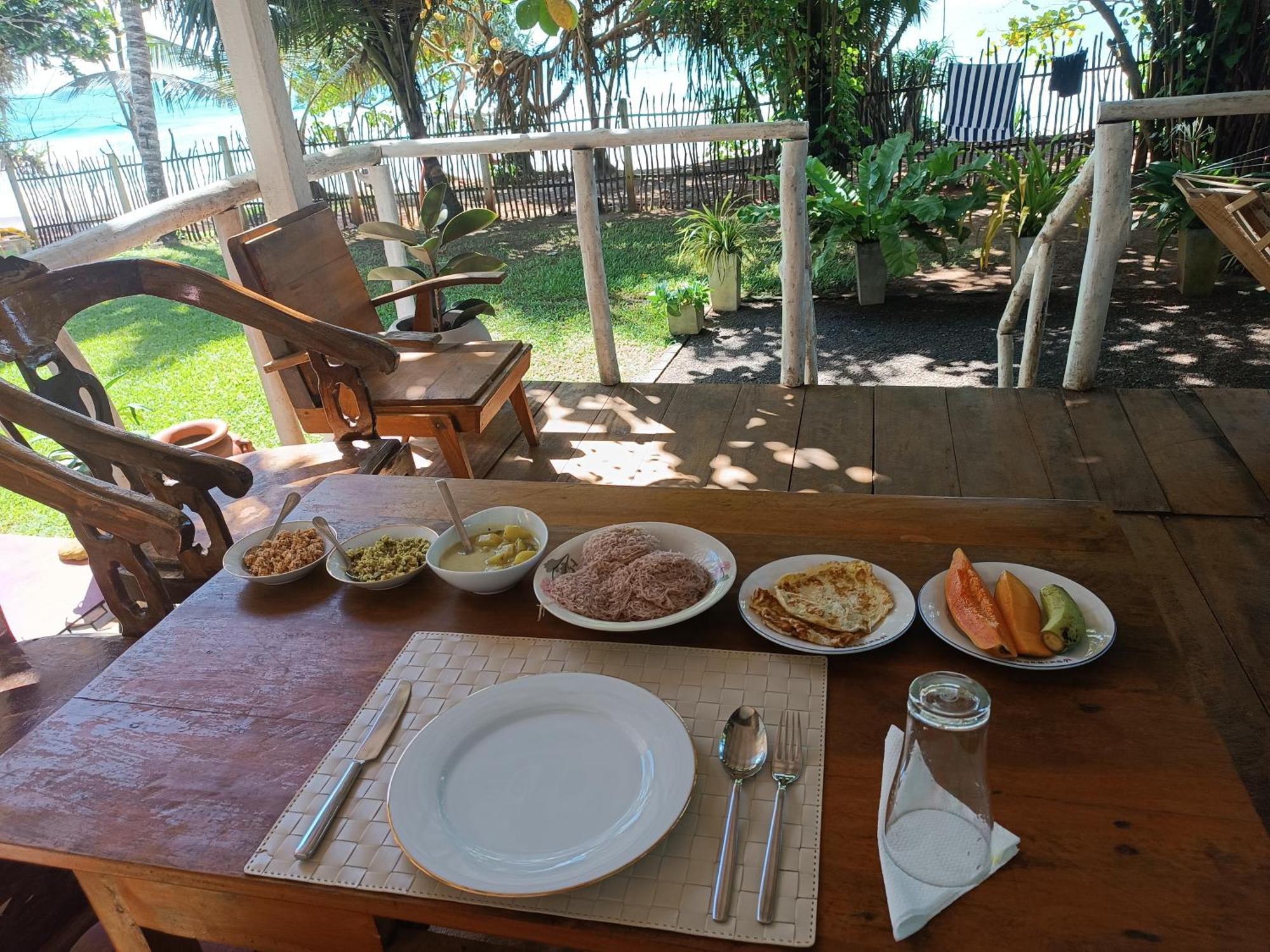 Beach House Kalukatiya - Family Villa, Seaview Room, Garden Room 迪克韦勒 外观 照片