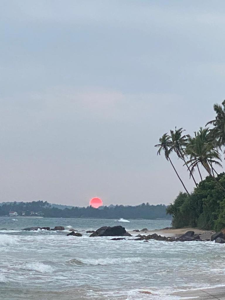 Beach House Kalukatiya - Family Villa, Seaview Room, Garden Room 迪克韦勒 外观 照片